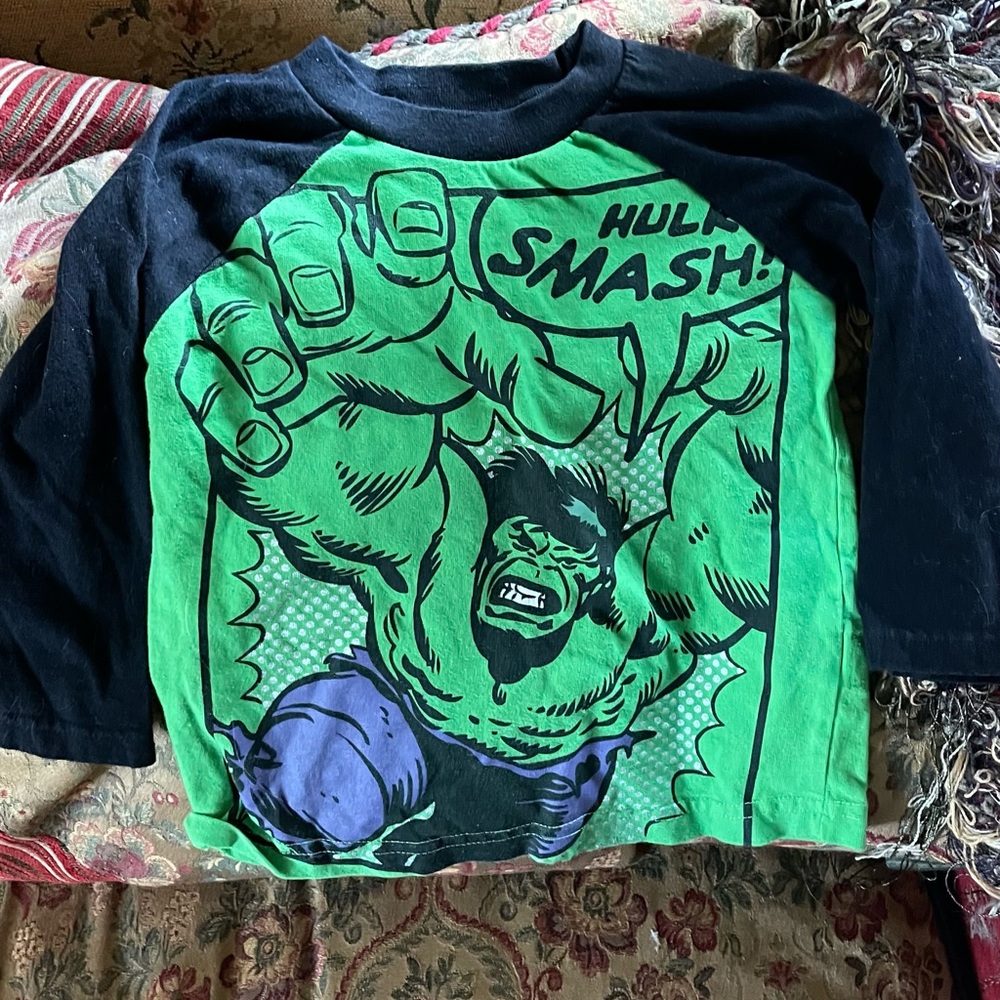 2T(runs big) tee HULK graphic